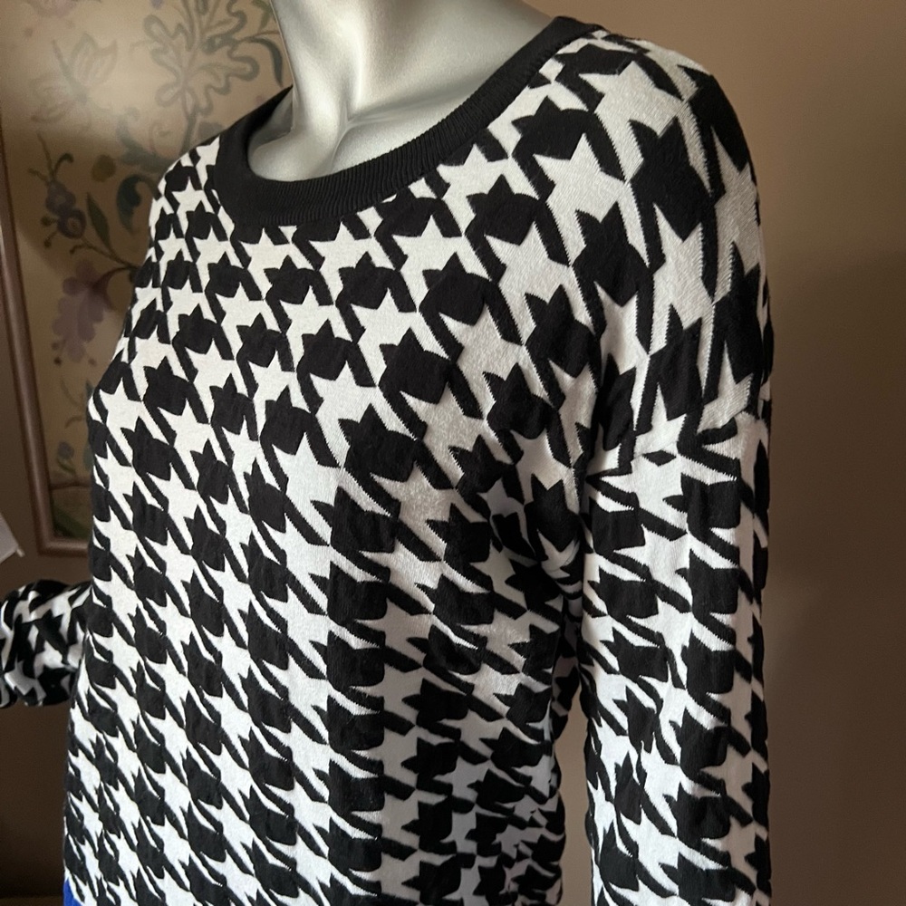 Dex 1963 Women’s XS Black & White, Blue Detail Houndstooth Round Neck Sweater - Picture 7 of 14